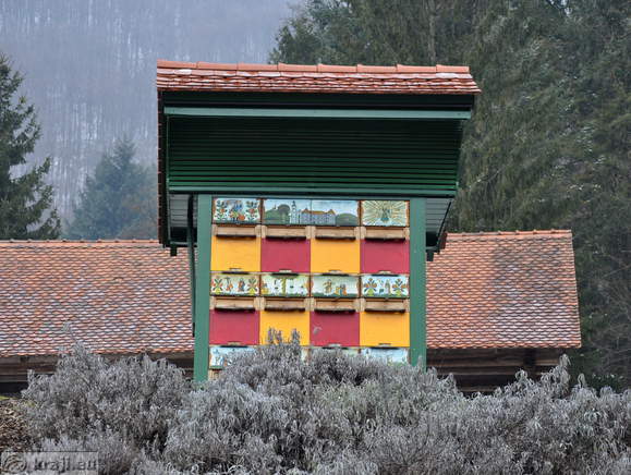 Čebelnjak s sliko samostana Olimje Čebelnjak s sliko samostana Olimje